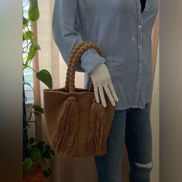 Small Classic Tan Handwoven Tote Bag - Boho Chic Trendy Top Handle Bag - Picture 3 of 6
